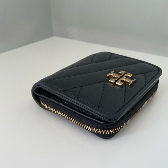 Tory Burch Kira Chevron Bifold Wallet - Picture 3 of 11